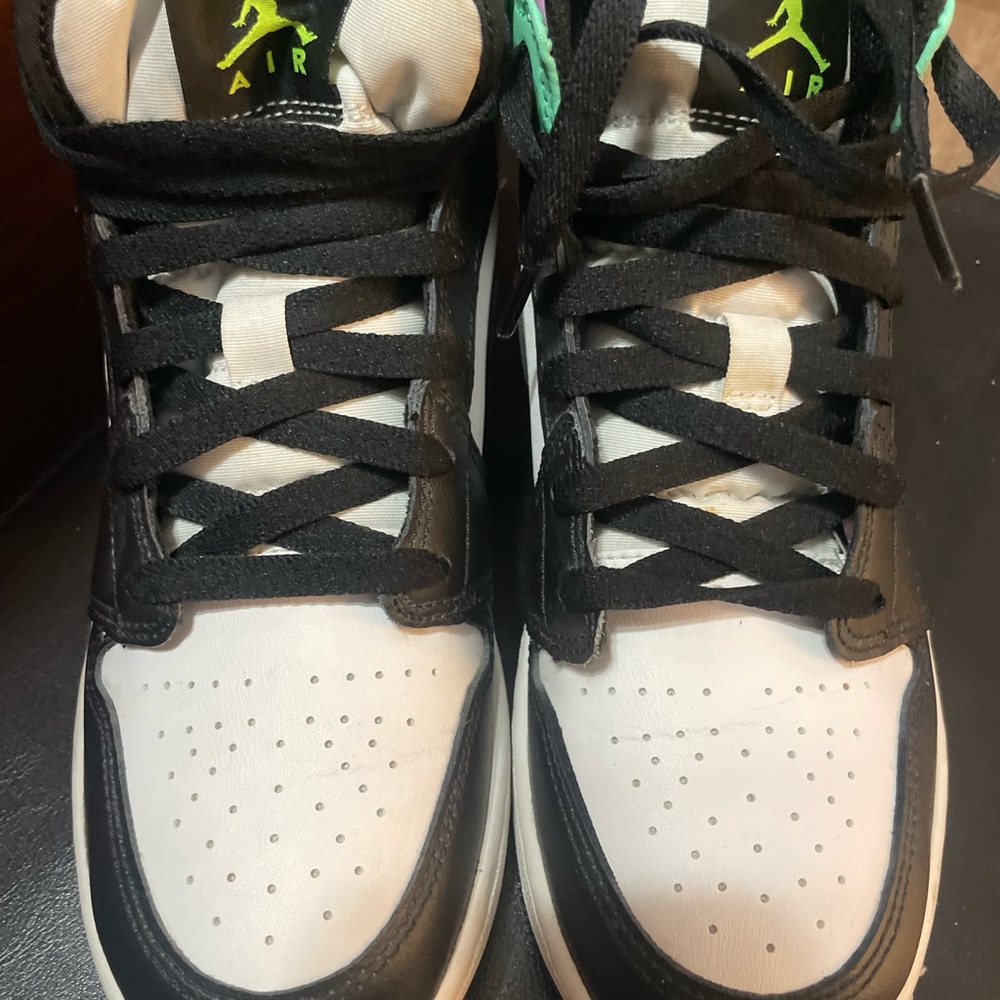 Air Kids Black and White Sneakers
